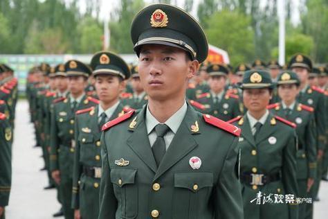 武警新兵红警衔佩戴：庄严宣誓，开启军旅生涯